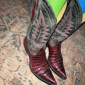 Women’s Red Point Toed Western Boots 7